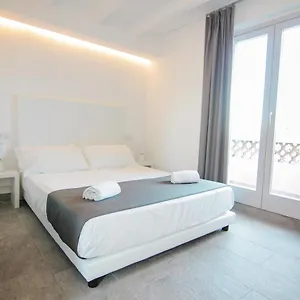 Maison Du Port 42 Bed & Breakfast